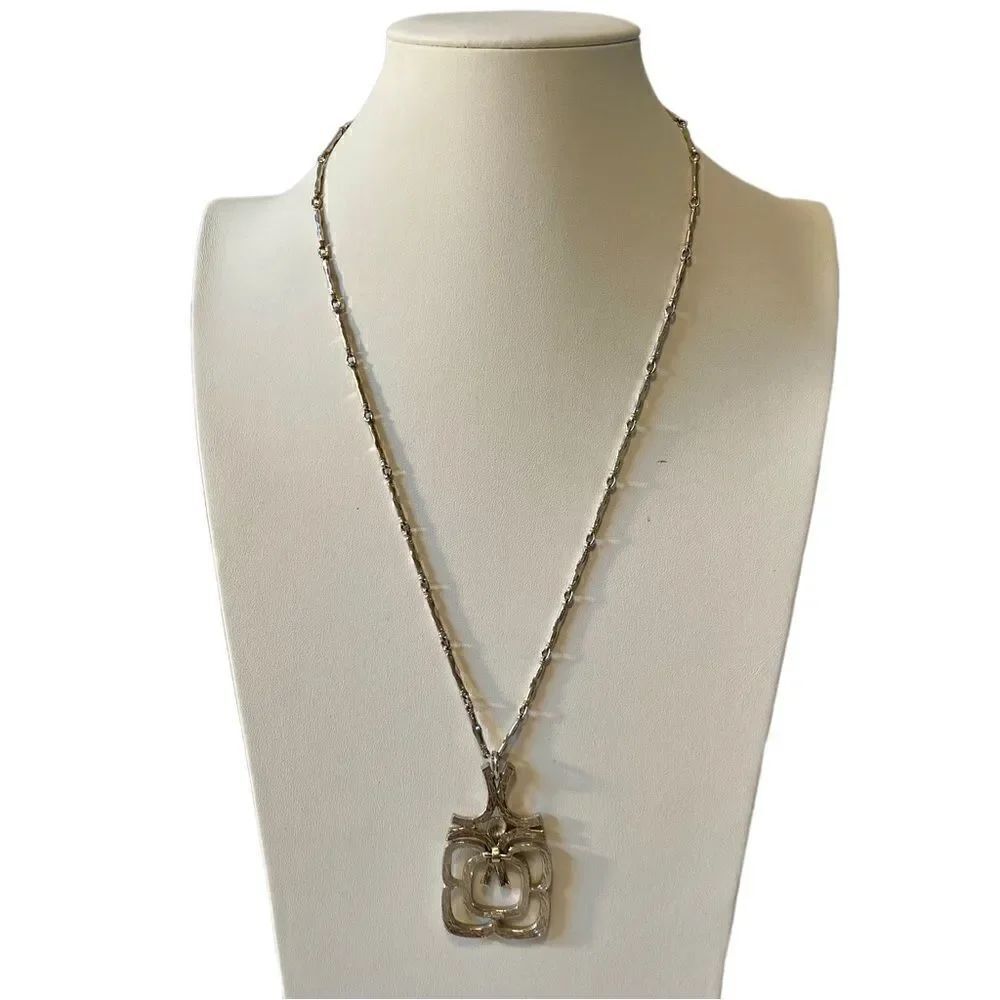 Avon Vintage Silver Toned Pendant Statement Nevklace.